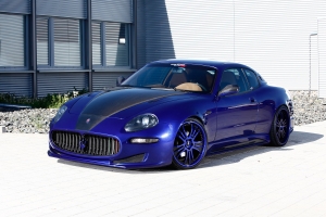 Zusätzliche Tuningteile aus Carbon für die Front des Maserati 4200 sind wählbar