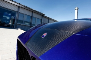Bonnet with carbon fiber coated on the Maserati 4200