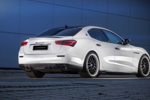 Conspicuous rear diffuser and rear Spoiler Lip made of carbon or fiberglass for the Maserati Ghibli