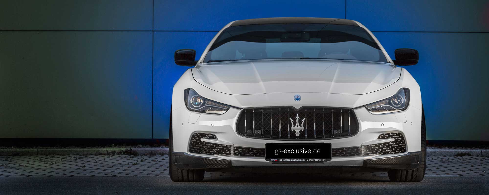 Zahlreiche Anbauteile aus Sichtcarbon werten den Maserati Ghibli zusätzlich auf