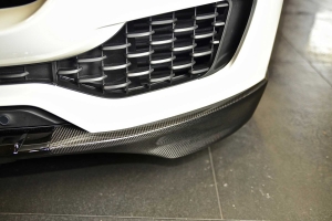 Additional front Spoiler Lip  in carbon highlight the front of the Maserati Levante clearly