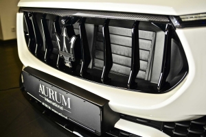 Carbon front trim strip for the Maserati Levante