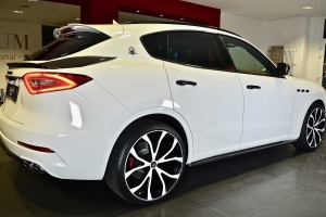 The alloy wheels for the Maserati Levante can be painted in the color of the car or the color of your choice